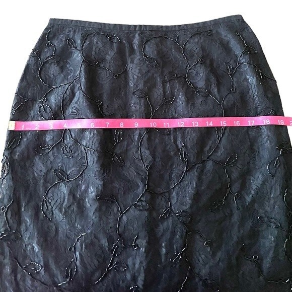 Ann Taylor vintage beaded rose black lace straight skirt with back slit Size 10 - Picture 6 of 7